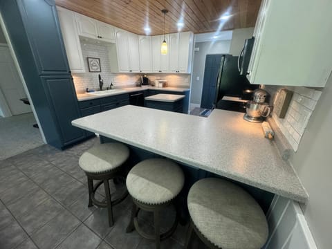 The River Condos Hot Tub Fireplace Family & Pet Friendly River Front 2 to 6 bedroom condos dock Campground/
RV Resort in Minnesota