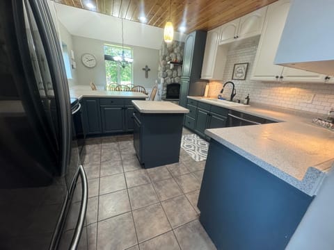 The River Condos Hot Tub Fireplace Family & Pet Friendly River Front 2 to 6 bedroom condos dock Campground/
RV Resort in Minnesota