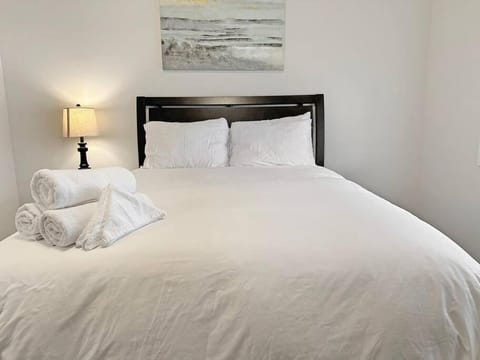 Spacious Freshly Renovated Townhome- Scenic Side Apartment in Watts Bar Lake