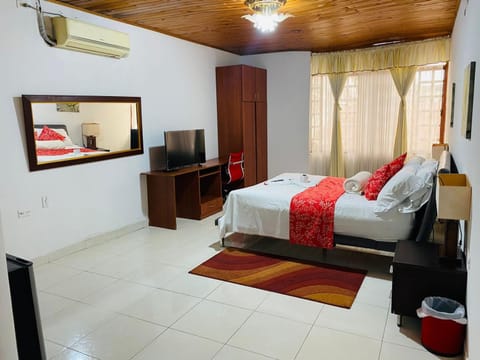 Bed, TV and multimedia, Bedroom, air conditioner