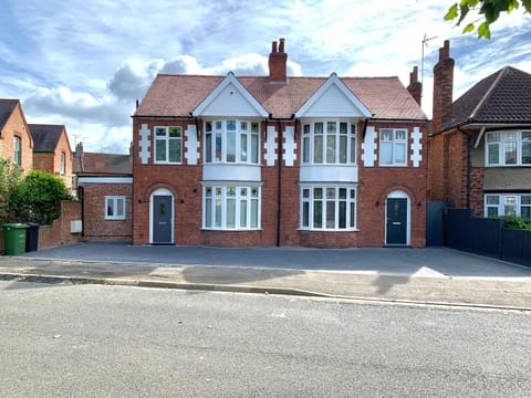 Property building, Facade/entrance, Parking