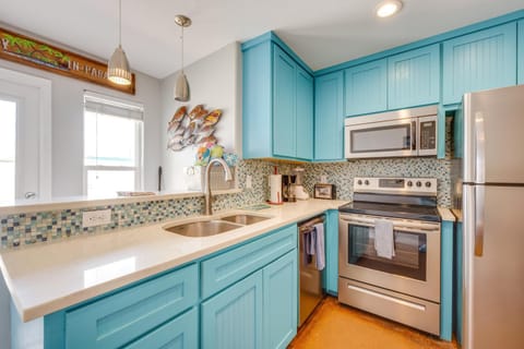 Steps to Beach and Pool Access Port Aransas Condo Apartment in Port Aransas