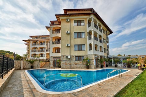 Facade/entrance, Pool view, Swimming pool, Swimming pool