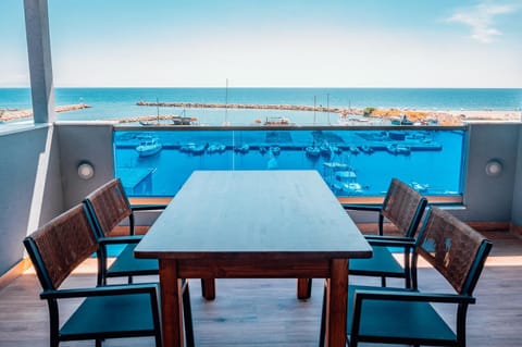 Balcony/Terrace, Balcony/Terrace, Dining area, Beach, Landmark view, Sea view