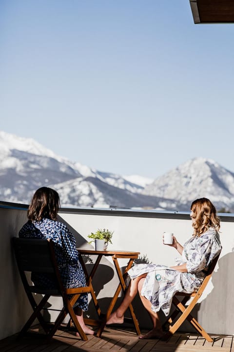 Balcony/Terrace, Mountain view
