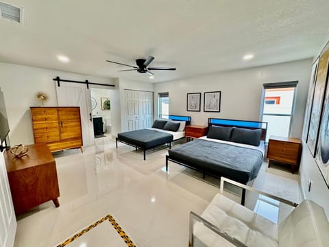 Upscale Tampa Bay Dream Home Pool with Putting Green House in Greater Carrollwood