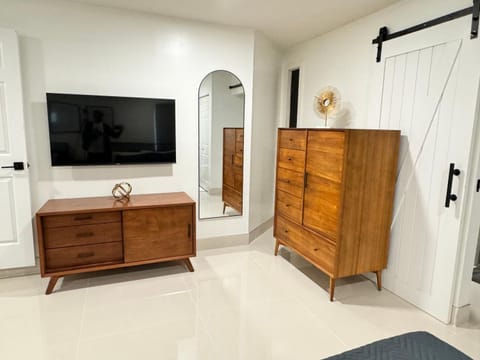 Upscale Tampa Bay Dream Home Pool with Putting Green House in Greater Carrollwood