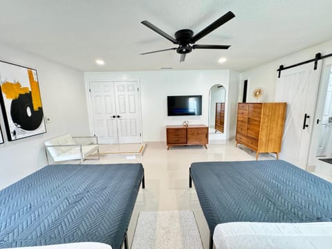 Upscale Tampa Bay Dream Home Pool with Putting Green House in Greater Carrollwood