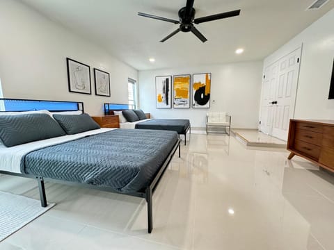 Upscale Tampa Bay Dream Home Pool with Putting Green House in Greater Carrollwood