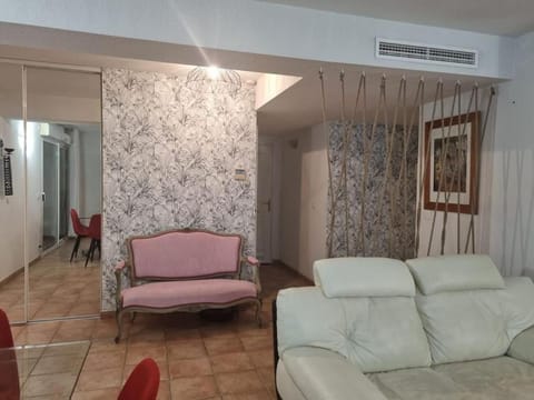 Appartement génial en centre ville avec parking Apartment in Cavalaire-sur-Mer