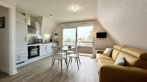 Kitchen or kitchenette, Seating area