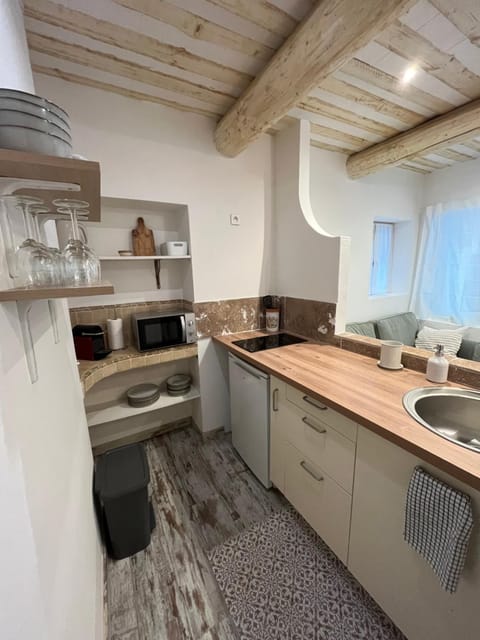 Kitchen or kitchenette, stove