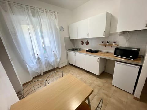 Dining area, oven, stove