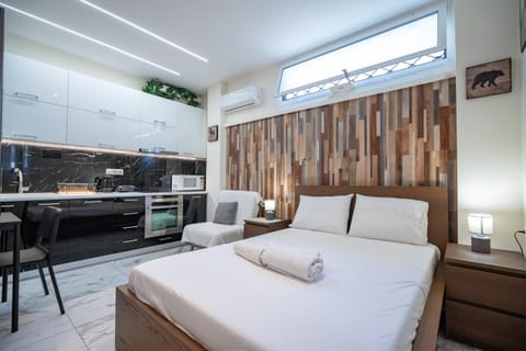 Bed, towels