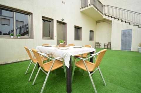 Property building, Patio, Dining area