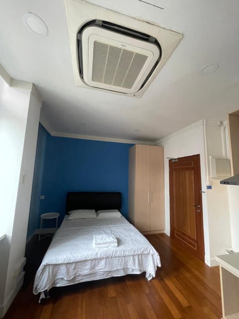 Bed, Photo of the whole room, Bedroom, wardrobe, air conditioner
