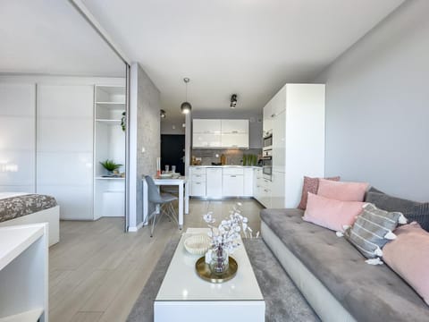 Kitchen or kitchenette, Living room, Seating area, Dining area, pet friendly