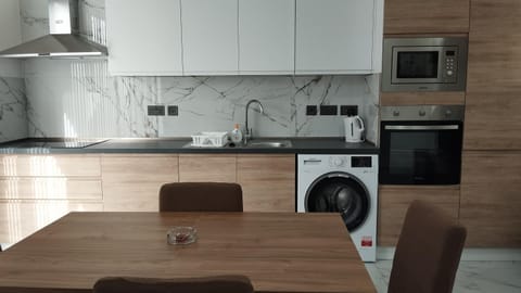 Dining area, dishwasher, oven, toaster, washing machine