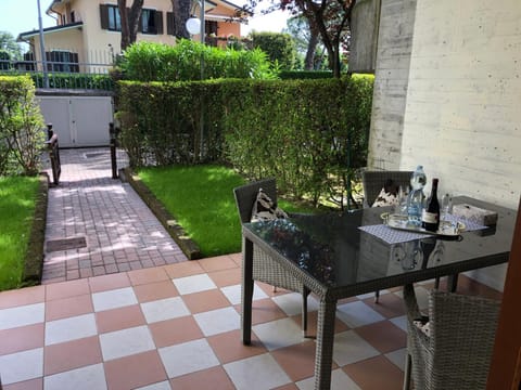 Dining area, Garden view
