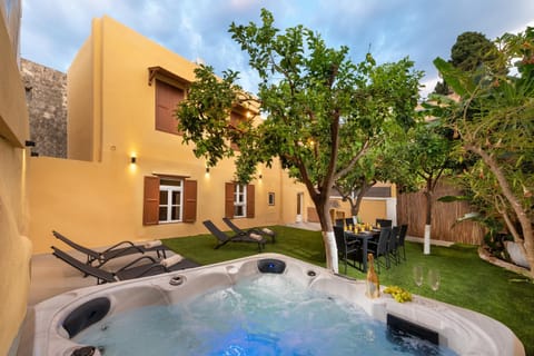 Garden, Hot Tub, Balcony/Terrace