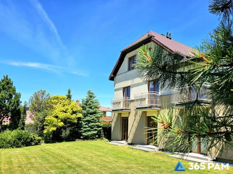 Property building, Spring, Day, Garden, Garden view