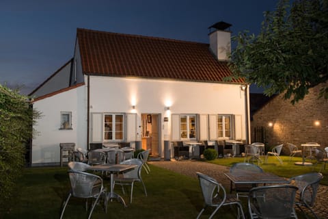 Brasserie Kommilfoo Bed and Breakfast in De Panne
