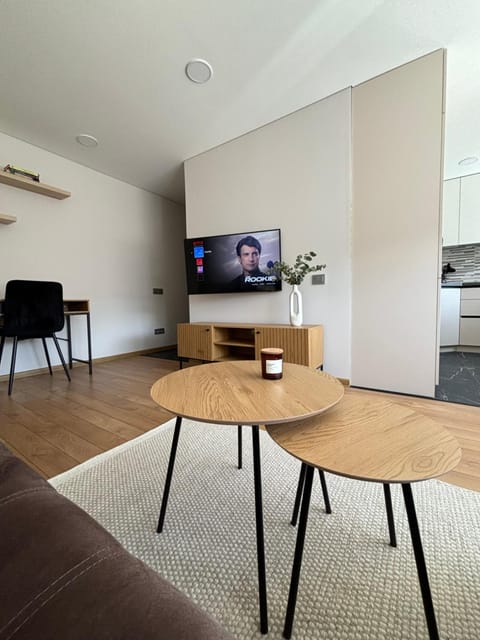 TV and multimedia, Seating area, Evening entertainment