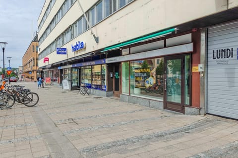 Property building, Neighbourhood, City view, Street view, Location