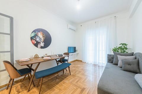 Cozy Home In Athens Apartment in Kallithea