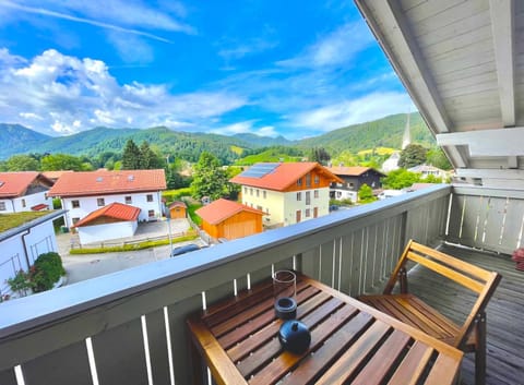 Ferienwohnung "Krainsbergkogel" - Edles Dachgeschossapartment mit Bergblick Apartment in Schliersee
