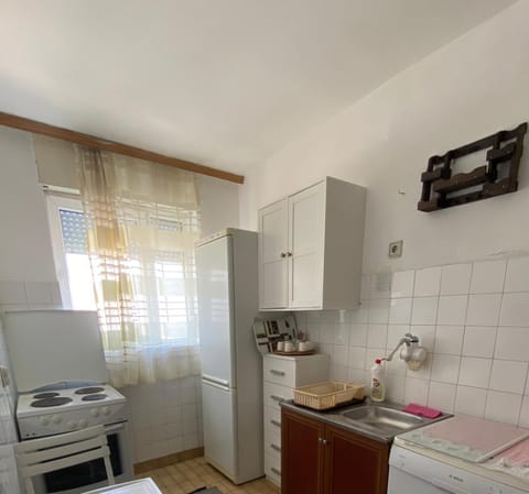 Sunlit City Apartment Gjakova Apartment in North Macedonia