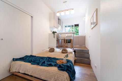 Bed, Kitchen or kitchenette, Photo of the whole room, Bedroom, towels