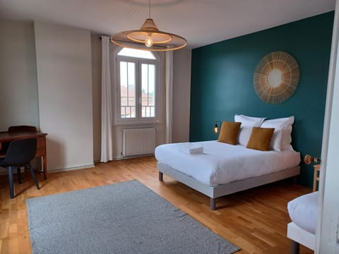 Bed, Photo of the whole room, Bedroom