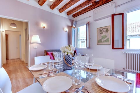 Living room, Decorative detail, Dining area
