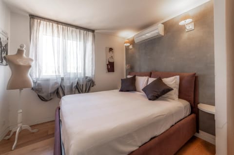 Bed, Photo of the whole room, Bedroom, air conditioner