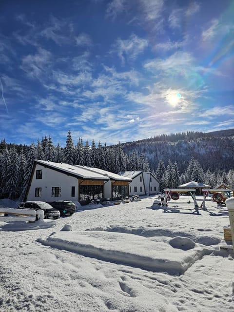 Property building, Day, Natural landscape, Winter, Mountain view