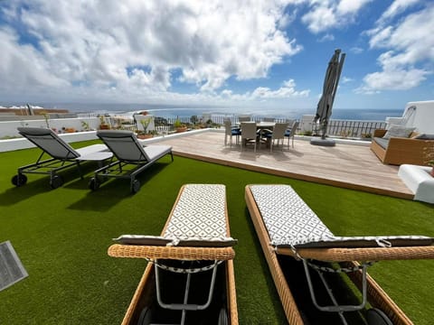 Patio, View (from property/room), City view, Sea view, sunbed