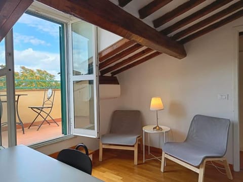 View (from property/room), Balcony/Terrace, Seating area