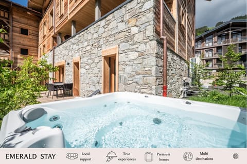 Property building, Day, Natural landscape, Hot Tub