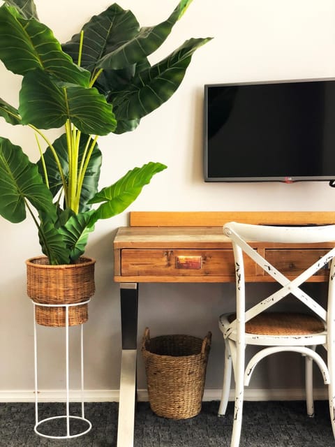 TV and multimedia, Decorative detail, hair dresser