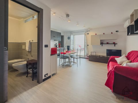 Shower, Day, Bathroom, Balcony/Terrace, Balcony/Terrace, Living room, Seating area, internet, internet, kitchen, kitchen