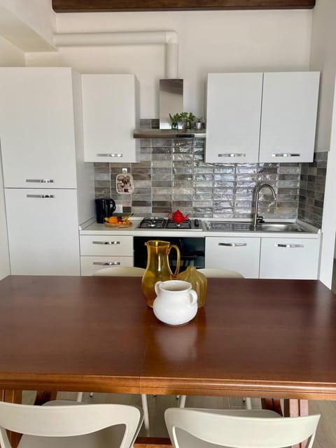 Kitchen or kitchenette, Dining area, dishwasher, stove