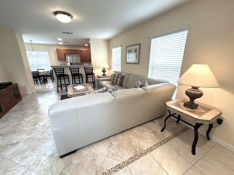 Stunning Villa with Golf Course Views House in Haines City