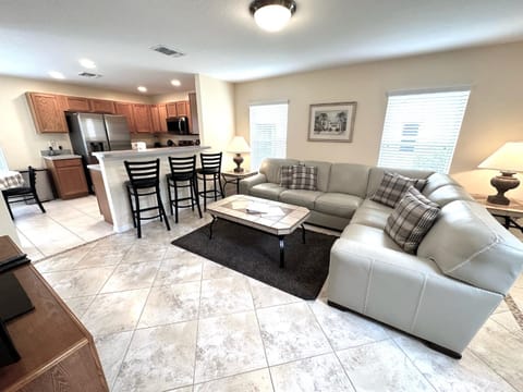 Stunning Villa with Golf Course Views House in Haines City