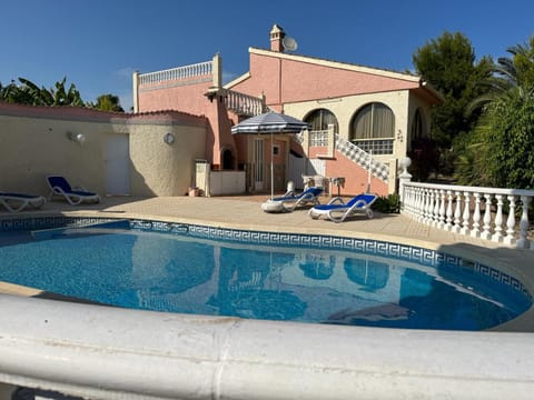 Property building, BBQ facilities, Swimming pool, sunbed