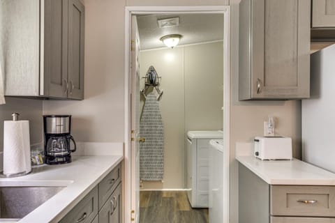 Elloree Vacation Rental about 7 Mi to Lake Marion! House in Lake Marion