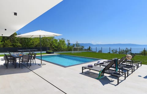 Patio, Day, Natural landscape, Balcony/Terrace, Mountain view, Pool view, Sea view, Swimming pool, Swimming pool, sunbed