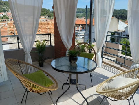 Balcony/Terrace, Seating area, Dining area