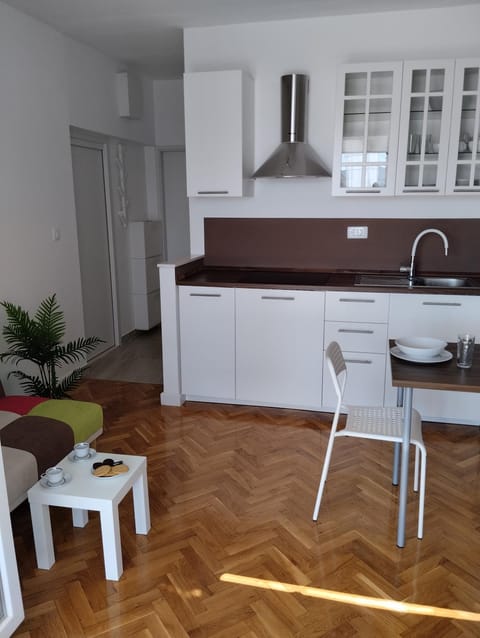 Seating area, Dining area, kitchen