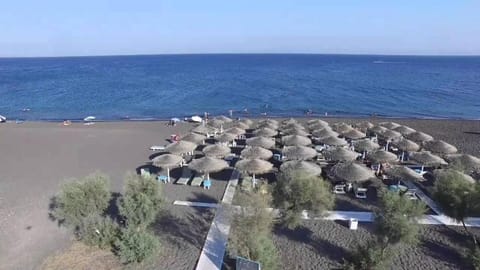 Perissa BeachFront Rooms Apartment in Perissa